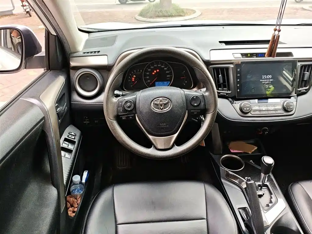 Toyota RAV4 Rongfang 2015 2.0L CVT 2WD Trend Edition фото 3