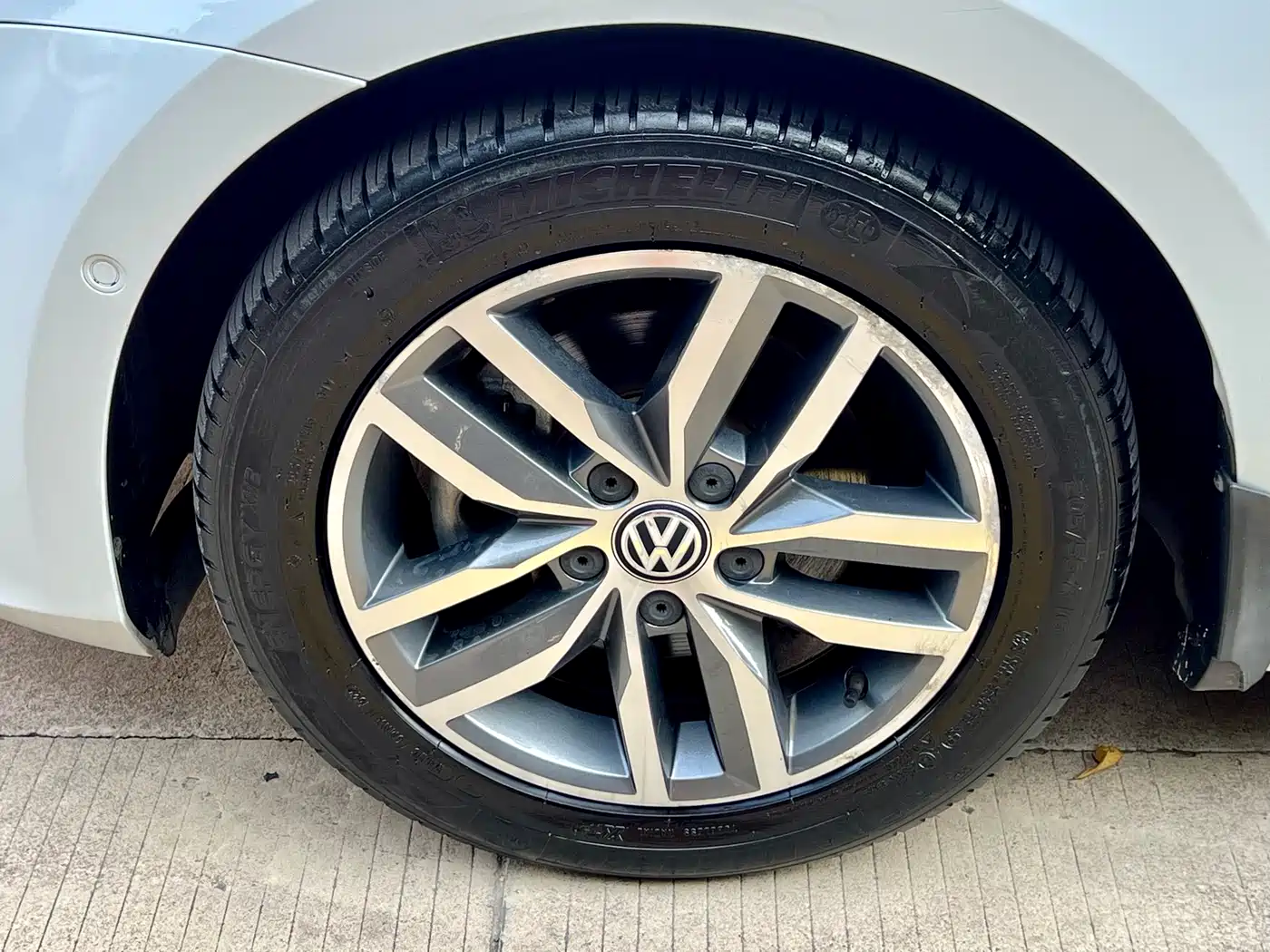 Volkswagen Golf 2017 230TSI Auto Luxury Millionth Anniversary Edition фото 18