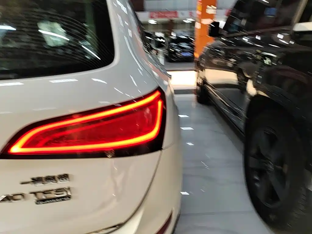 Фото 8 - Audi Q5