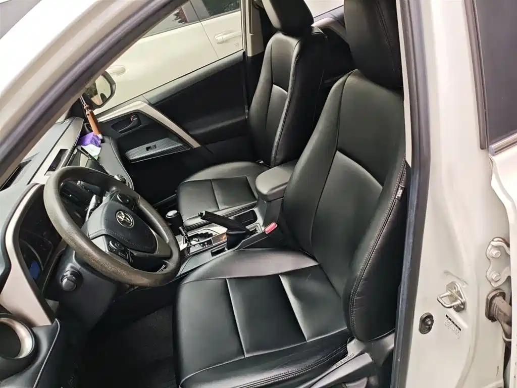 Toyota RAV4 Rongfang 2015 2.0L CVT 2WD Trend Edition фото 8