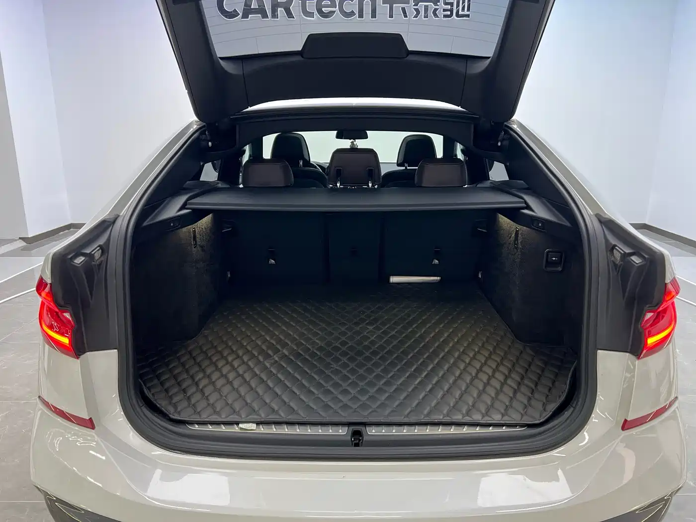 BMW 6 Series GT 2018 640i xDrive M Sport Package фото 28