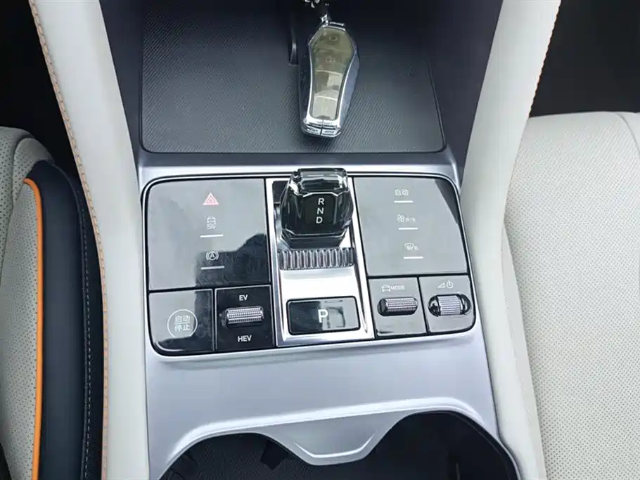 BYD Song PLUS PHEV 2024 Glory Edition DM-i 110km Flagship PLUS фото 16