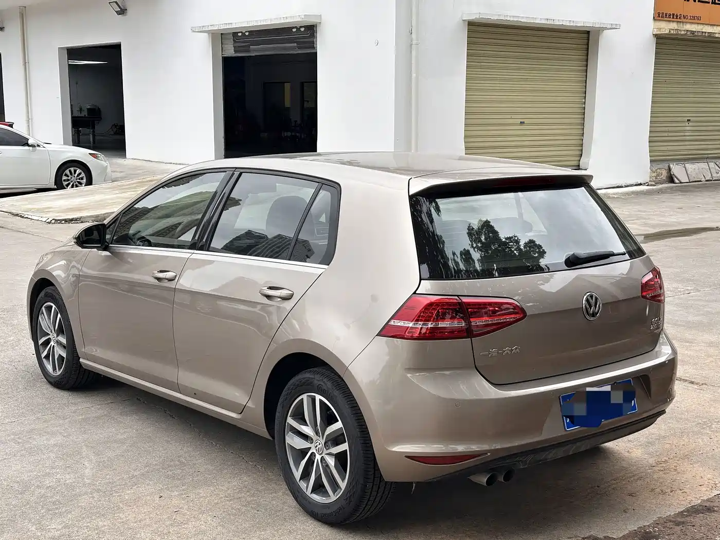 Volkswagen Golf 2016 230TSI Automatic Luxury фото 10