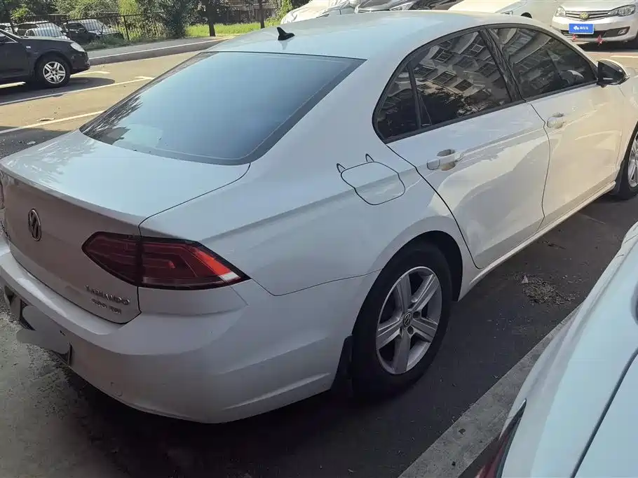 Volkswagen Lamando 2015 230TSI DSG Style фото 3