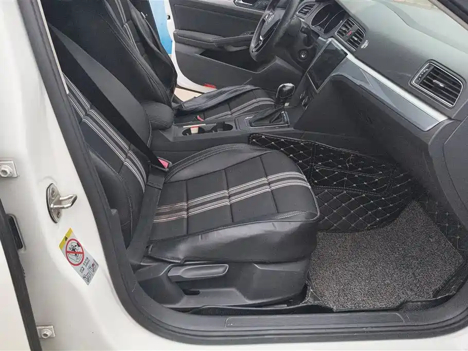 Volkswagen Lamando 2015 230TSI DSG Style фото 8