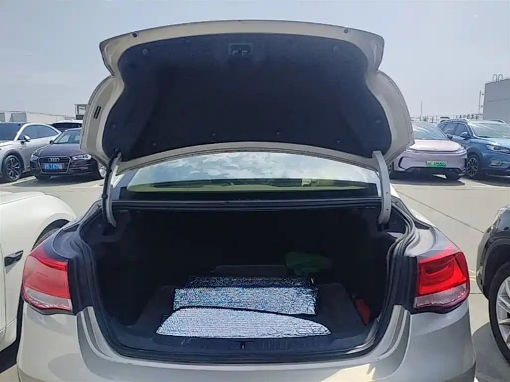 Chevrolet Malibu 2016 2.0L Automatic Luxury фото 19