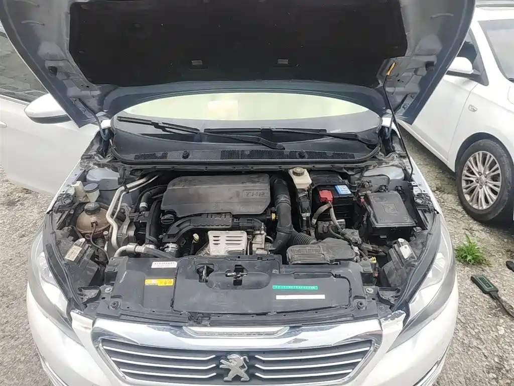 Peugeot 308S 2015 1.2T Auto Dynamic Edition фото 20