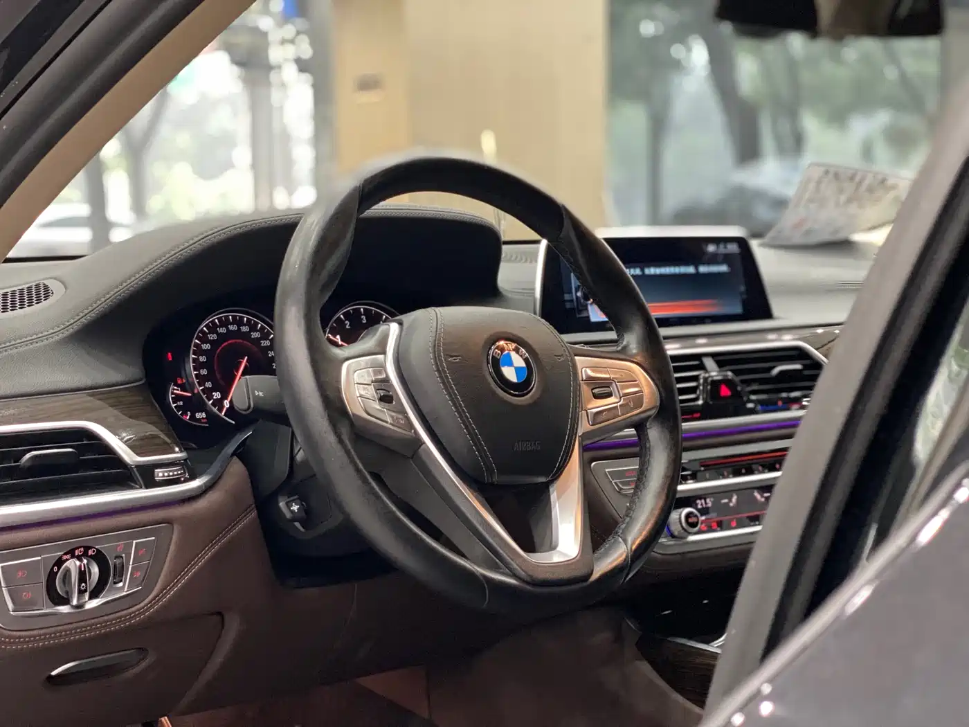 BMW 7 Series 2017 730Li Leading Edition фото 12