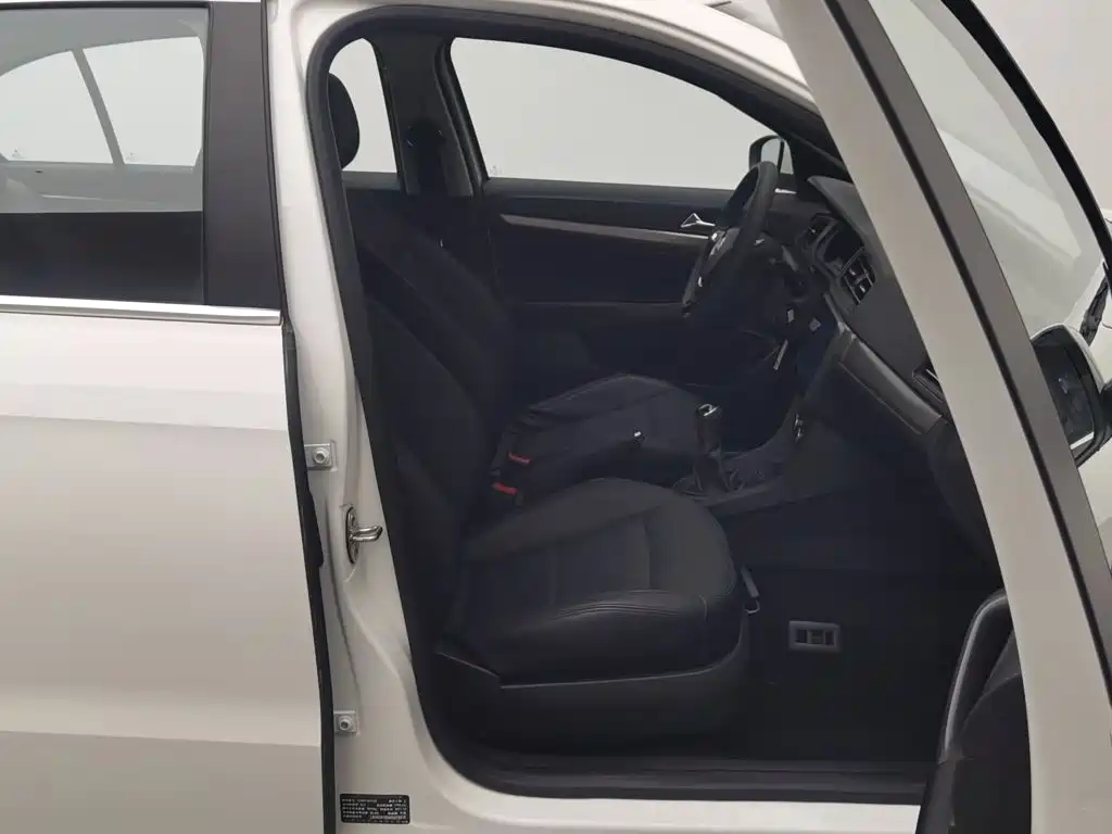 صورة 23 - Volkswagen Lavida