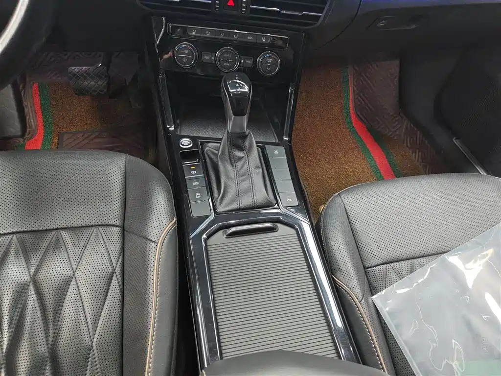 Volkswagen Passat 2019 330TSI Luxury Edition China VI фото 6