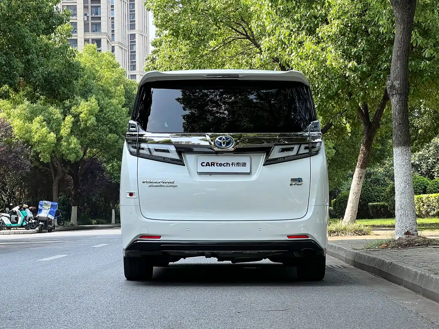 Toyota Vellfire 2019 Hybrid 2.5L HV Premium Edition фото 25