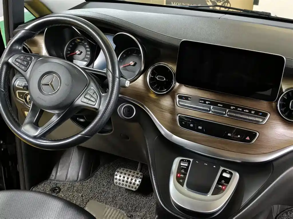 Mercedes-Benz V-Class 2020 Model V 260 L Long Wheelbase Luxury фото 2