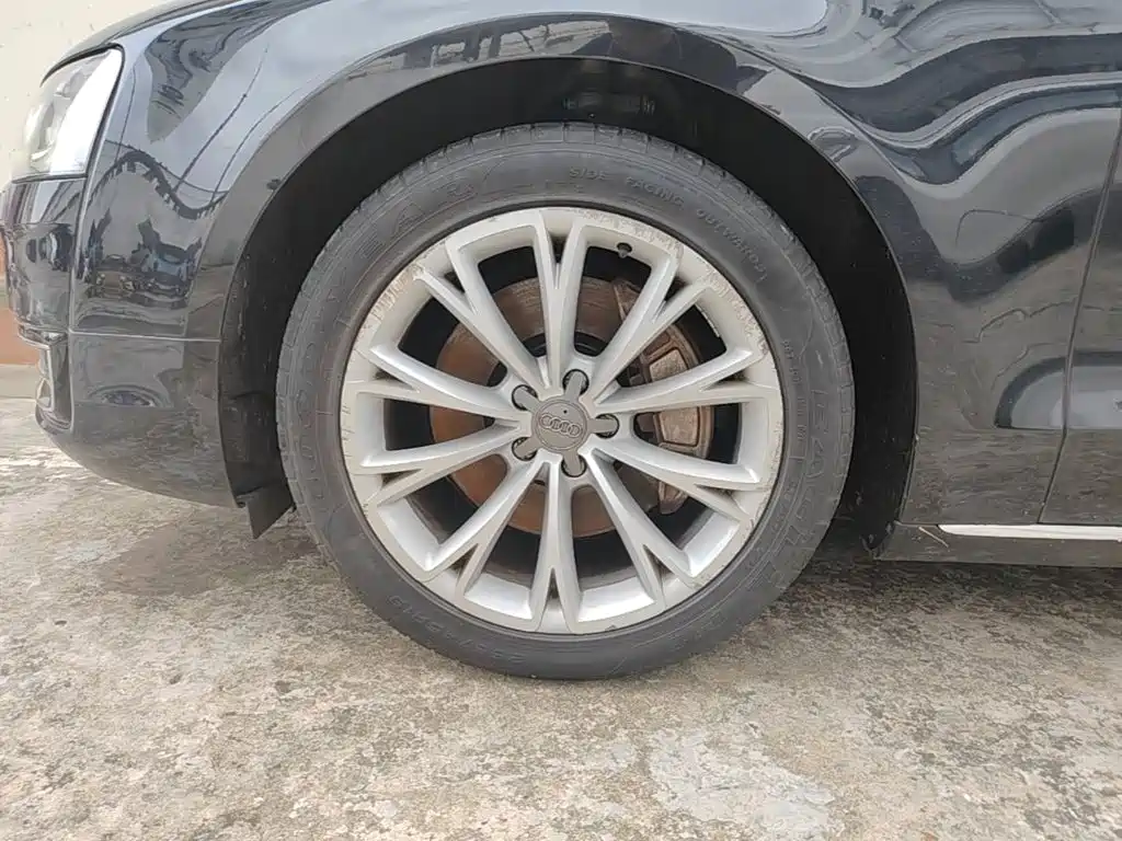 Фото 23 - Audi A8