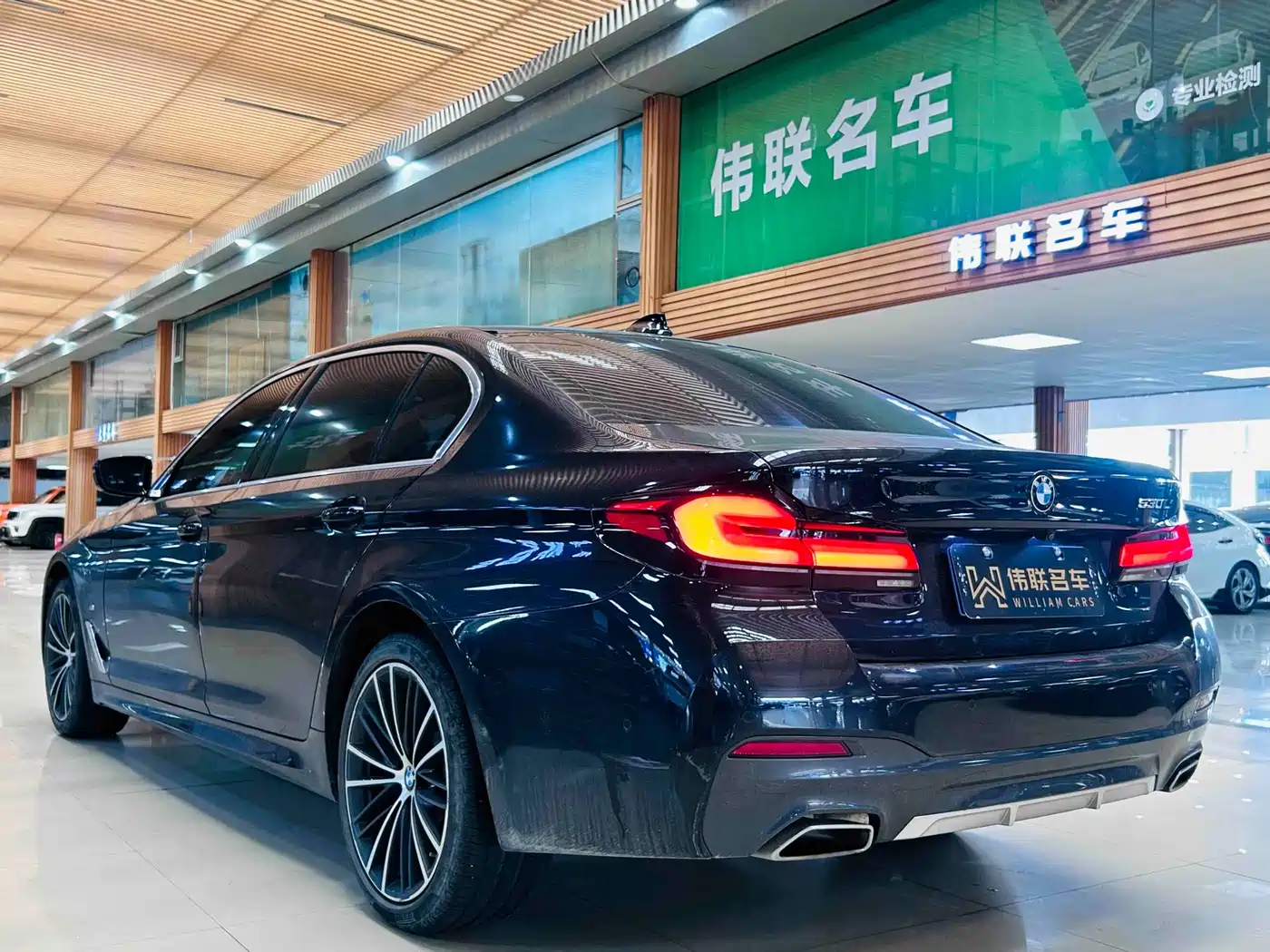 BMW 5 Series 2023 530Li Leading M Sport Package фото 4