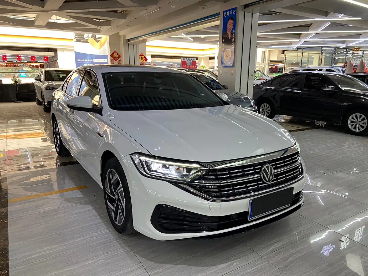 Volkswagen Sagitar 2023 Model Year 280TSI DSG Surpass Edition фото 3