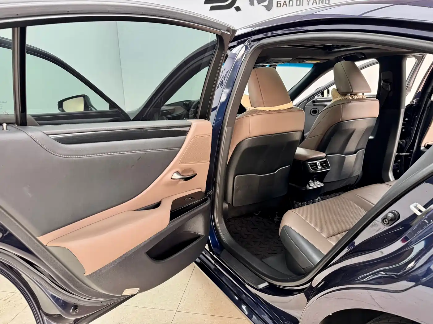 Lexus ES 2022 300h Ultimate Edition фото 10