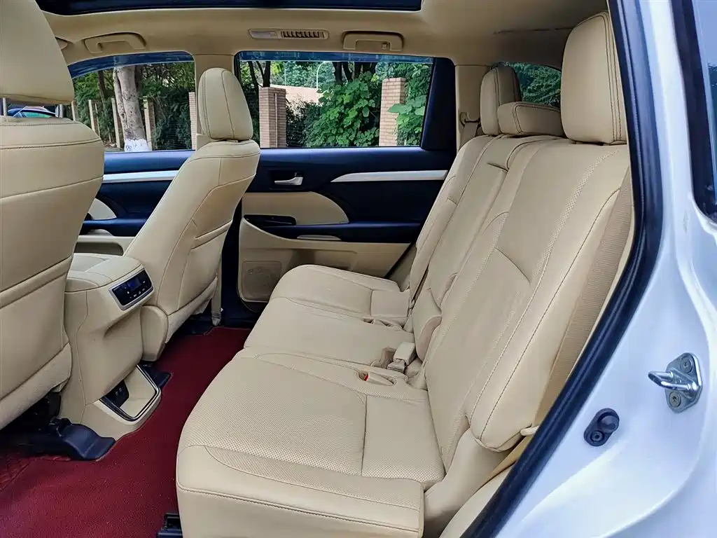 TOYOTA HIGHLANDER