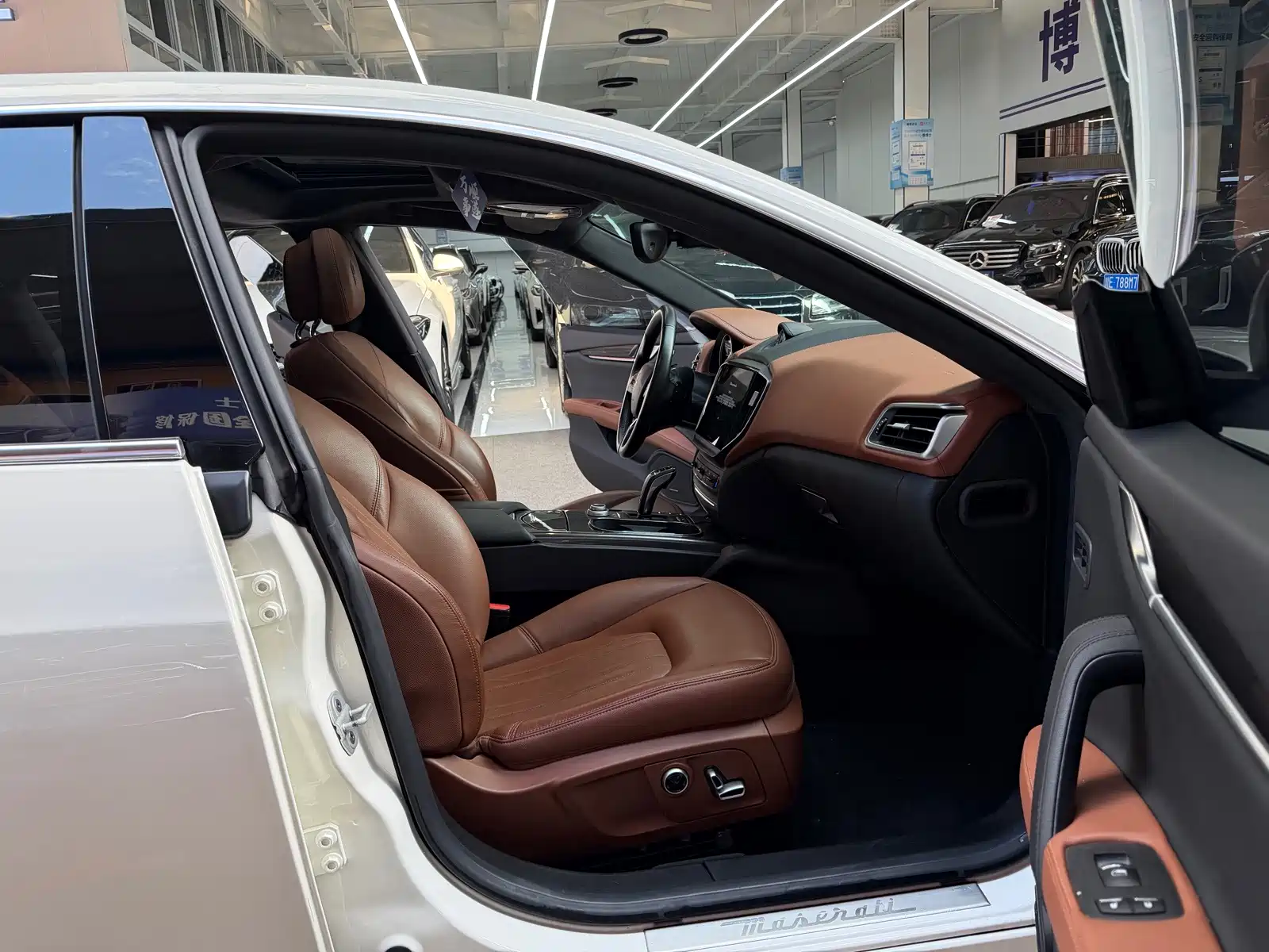 Photo 17 - Maserati Ghibli