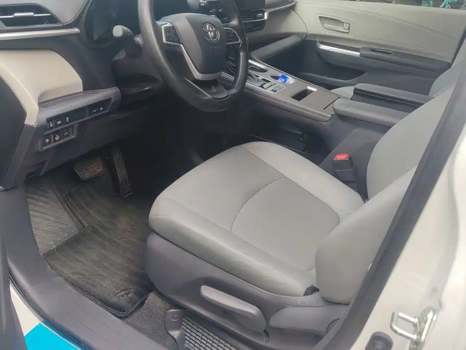 Toyota Granvia 2025 2024 2.5L Hybrid Comfort