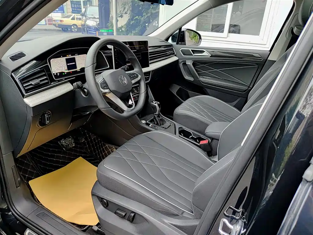 Volkswagen Tiguan L 2024 Outstanding 300TSI Auto 2WD Dragon Soaring Edition фото 7