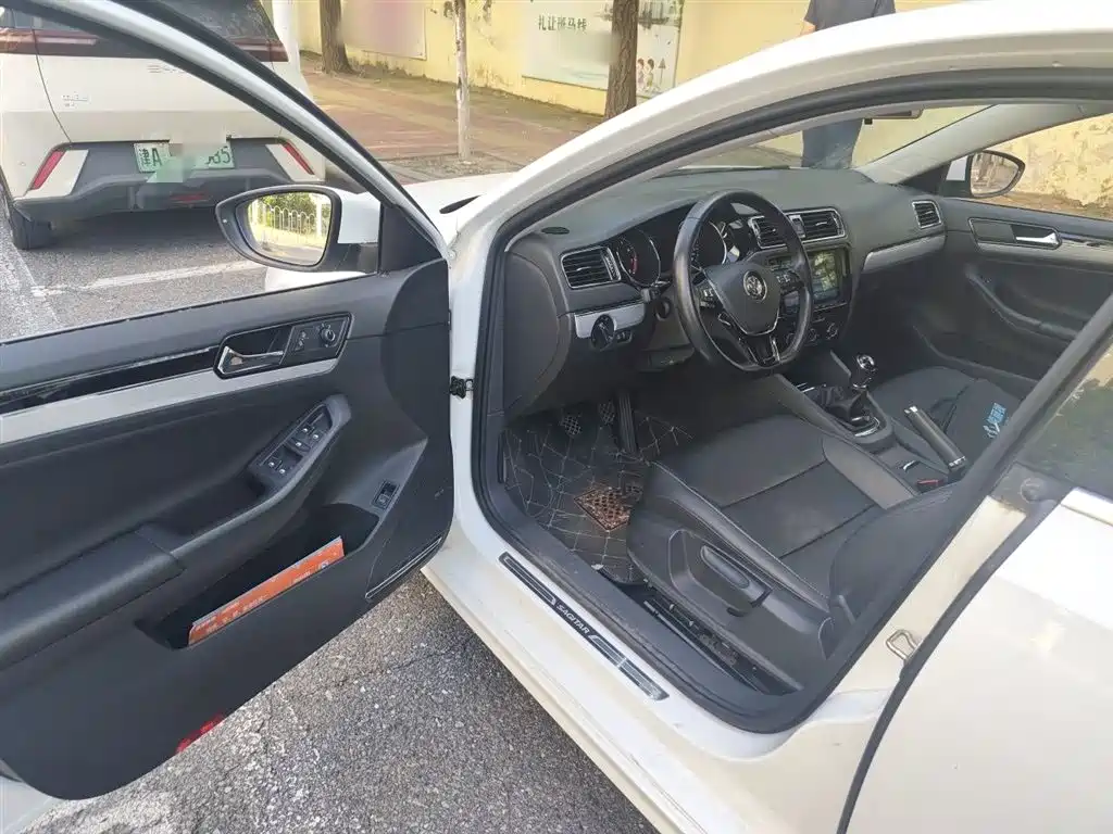 Volkswagen Sagitar 2017 1.6L Manual Comfort фото 13