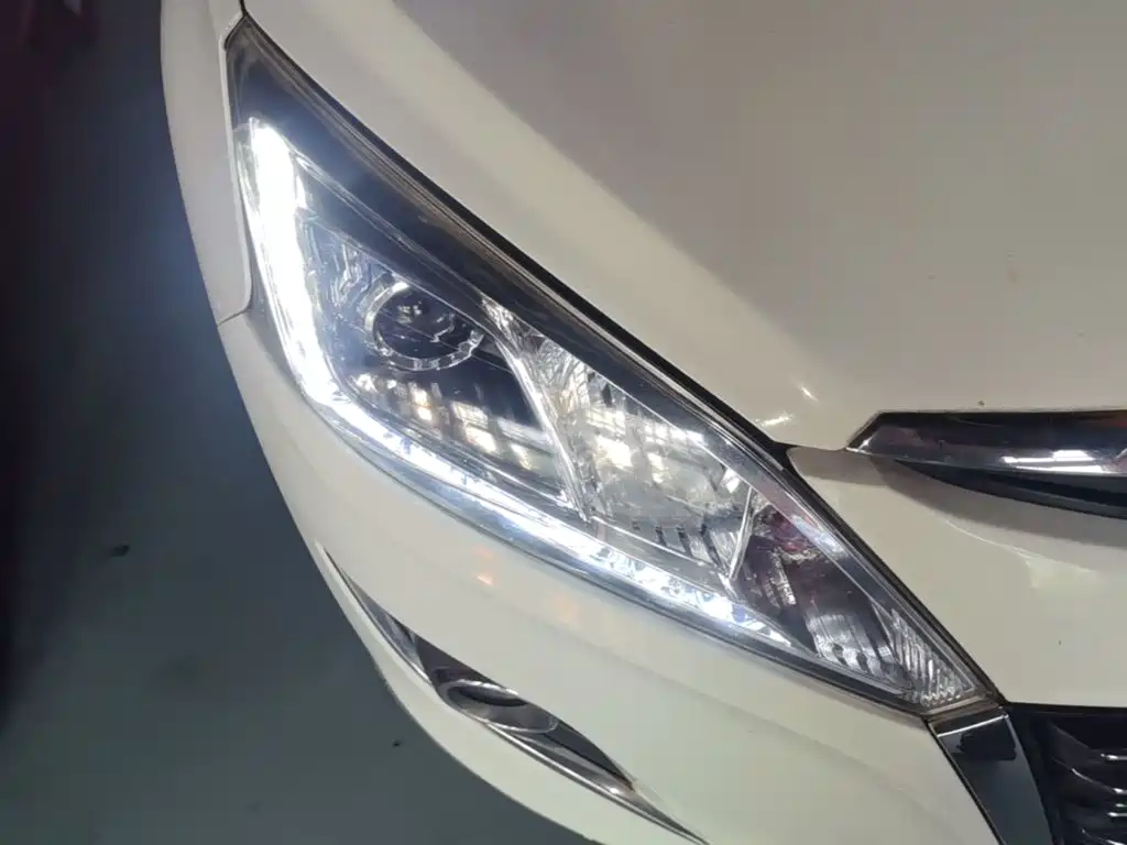 Luxgen U6 SUV 2015 2015 1.8T Fashion Edition