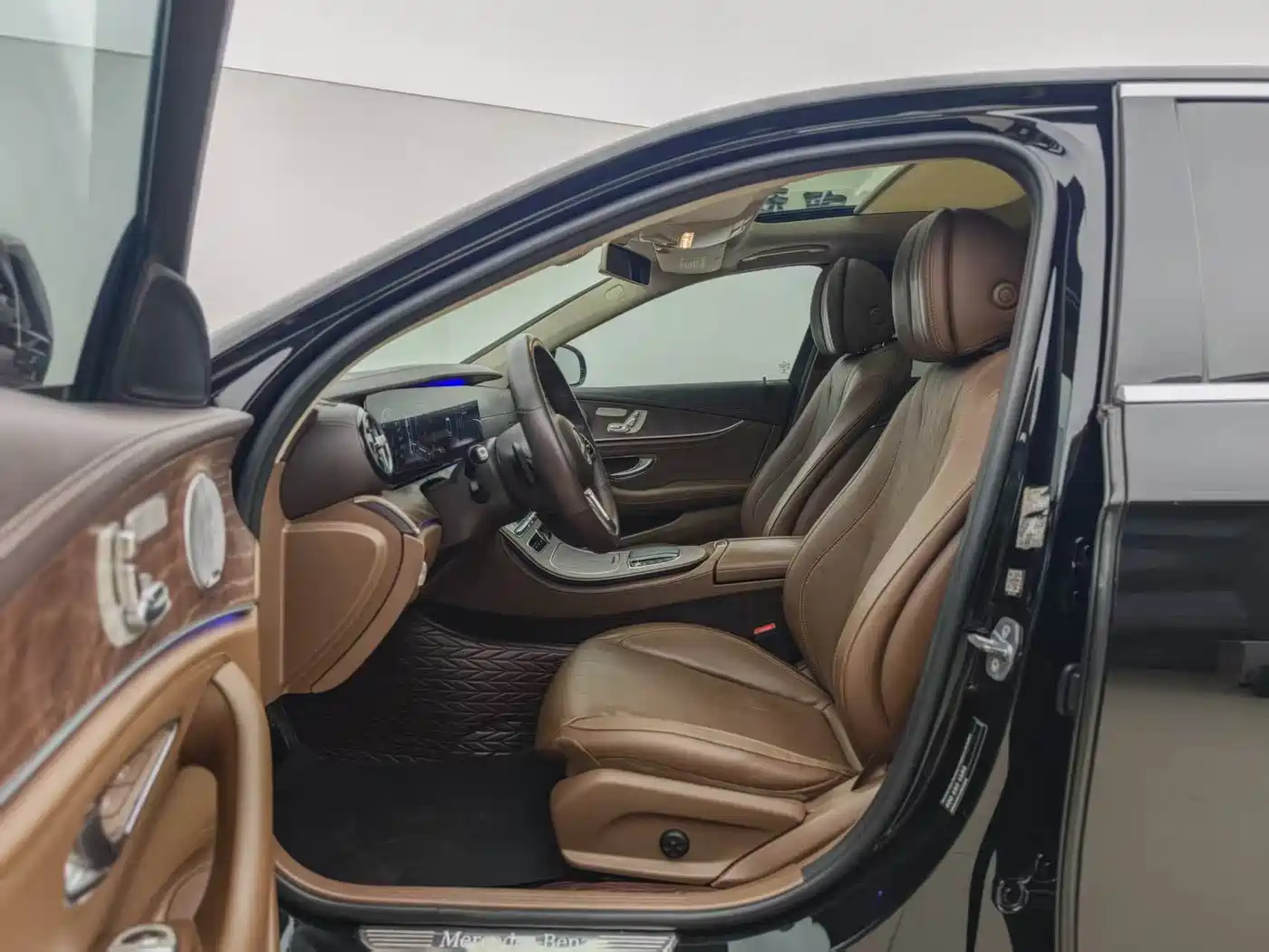 Mercedes-Benz E-Class 2020 E 300 L Luxury Model фото 8