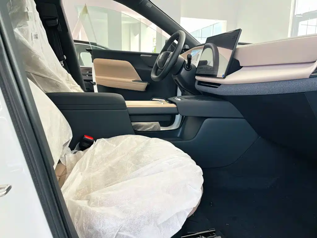 Volvo XC70 Plug-in Hybrid 2026 2025 Standard