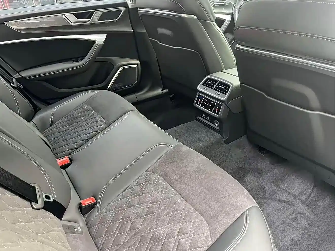 Audi A7L 2024 45 TFSI quattro Premium Luxury фото 11