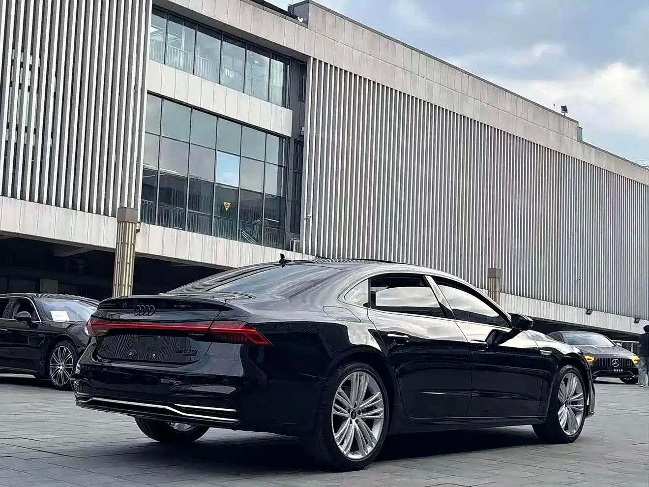 Audi A7L 2024 45 TFSI quattro Premium Luxury фото 15