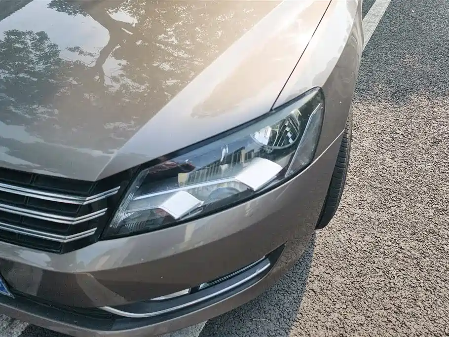 Volkswagen Passat 2015 1.8TSI DSG Honor Edition фото 5