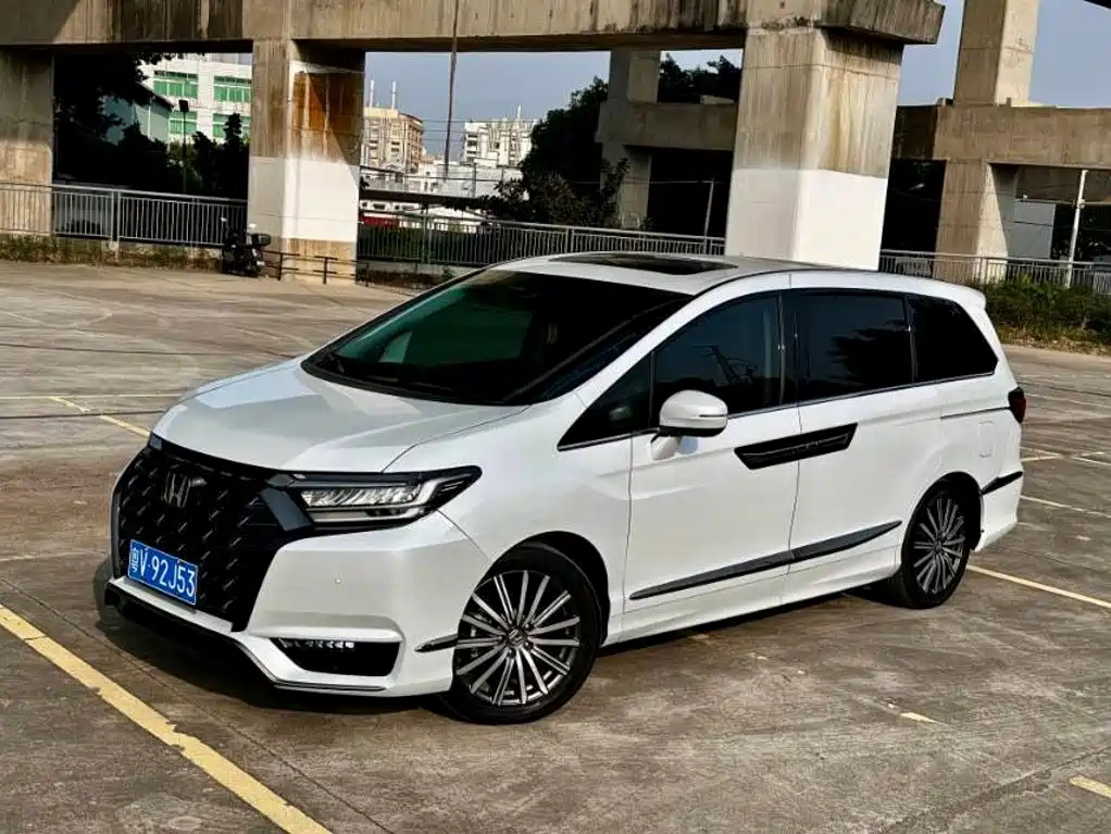 Фото 1 - Honda Elysion