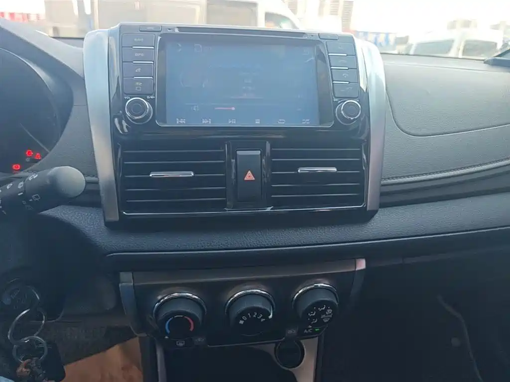 Toyota YARiS L Zhi Xuan 2015 1.5E Auto Charming Edition фото 13