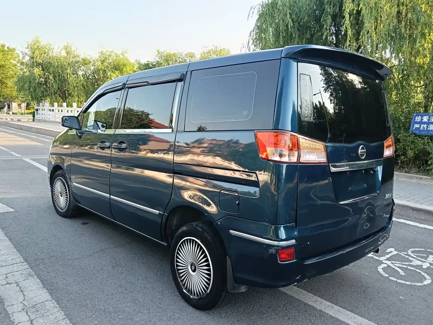 Dongfeng ZNA Shuaike 2011 2011 1.6L Manual Luxury 7-seater