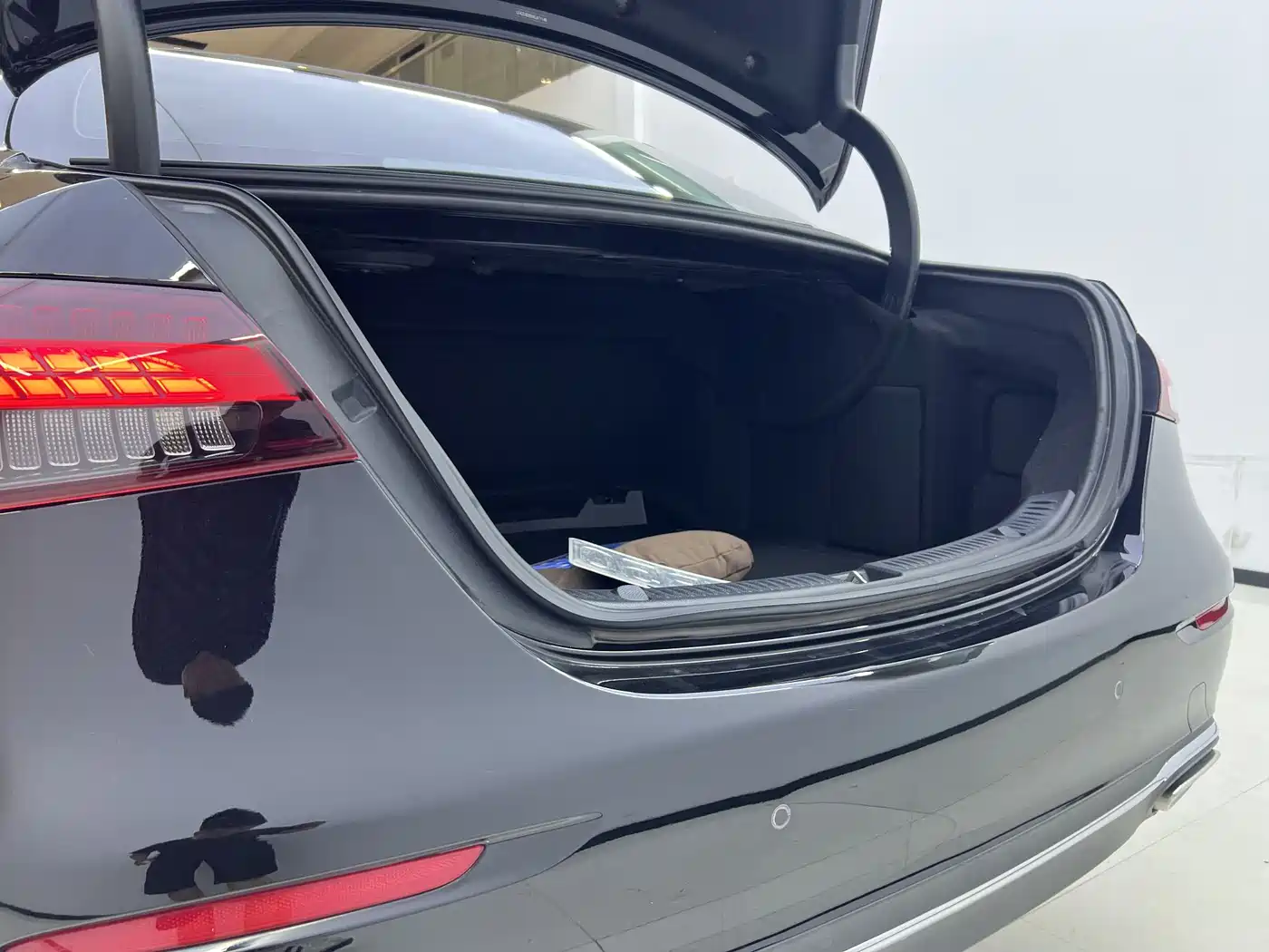 Mercedes-Benz E-Class 2022 Second Facelift E 300 L Luxury фото 23