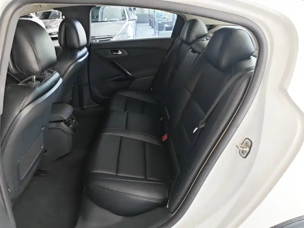 صورة 17 - Peugeot 508