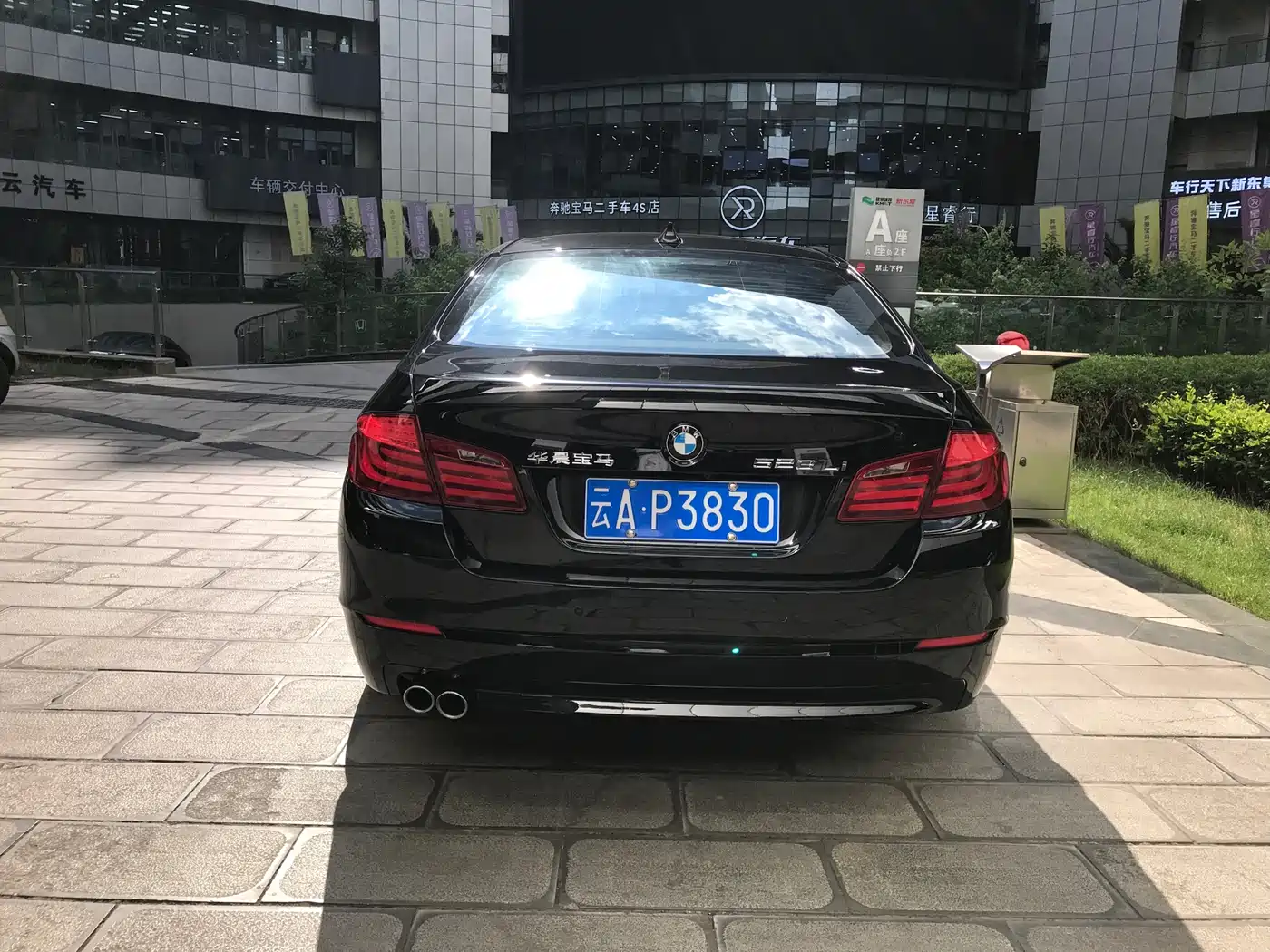 BMW 5 Series 2012 523Li Luxury фото 2