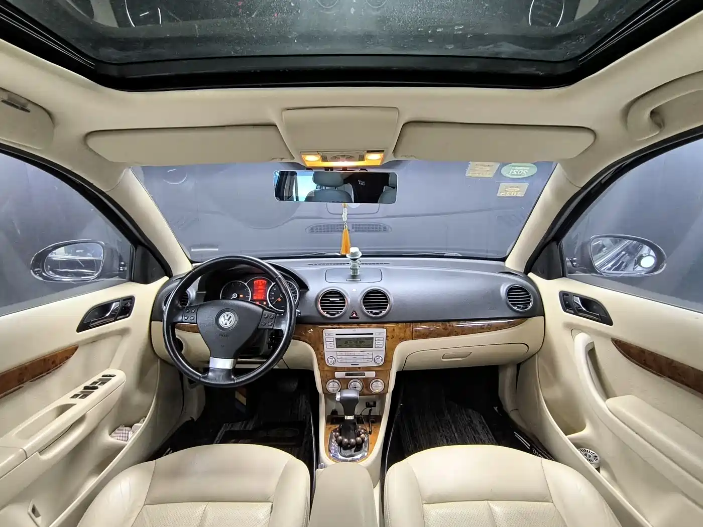 Volkswagen Lavida 2008 2.0L Manual Premium Edition фото 9