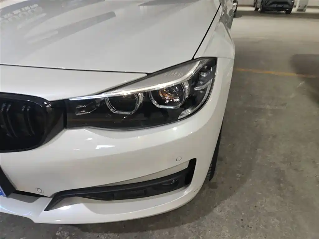 BMW 3 Series GT 2018 320i Fashion фото 24