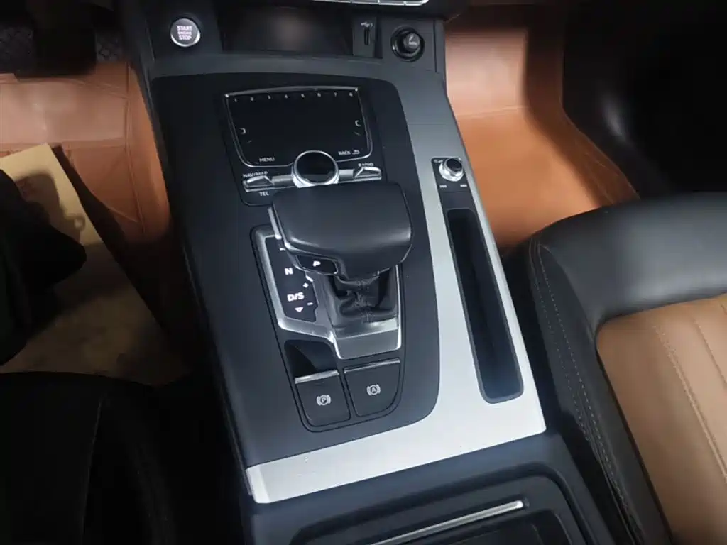 Audi Q5L 2020 Facelift 40 TFSI Honor Fashion фото 10