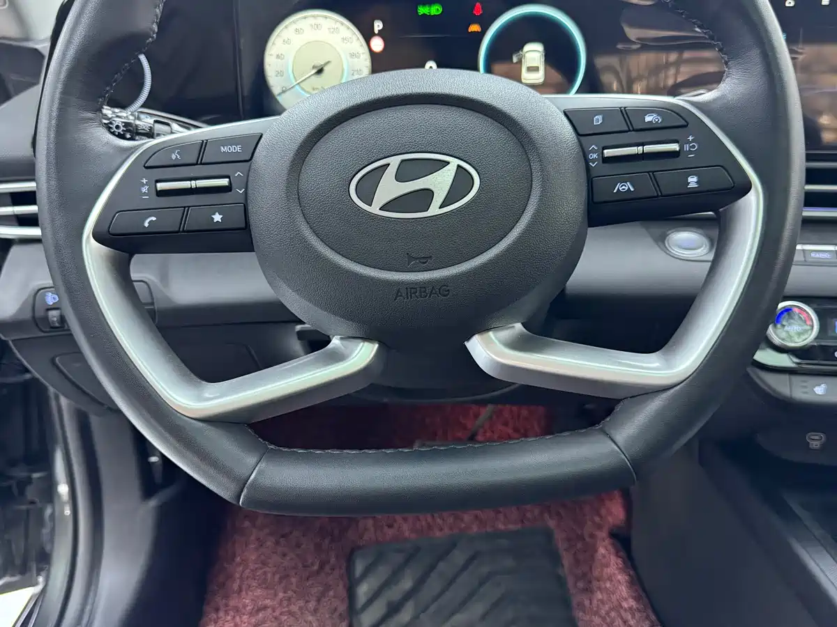 Hyundai Elantra 2023 1.5L CVT TOP Flagship Edition фото 15
