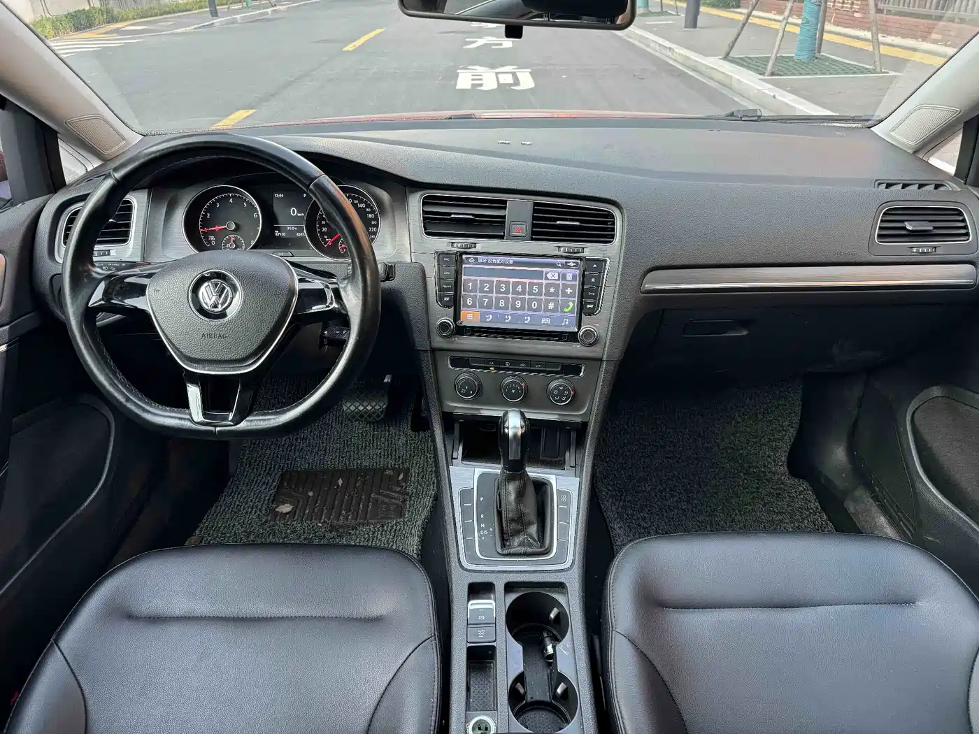 Volkswagen Golf 2015 1.6L Automatic Comfort фото 9