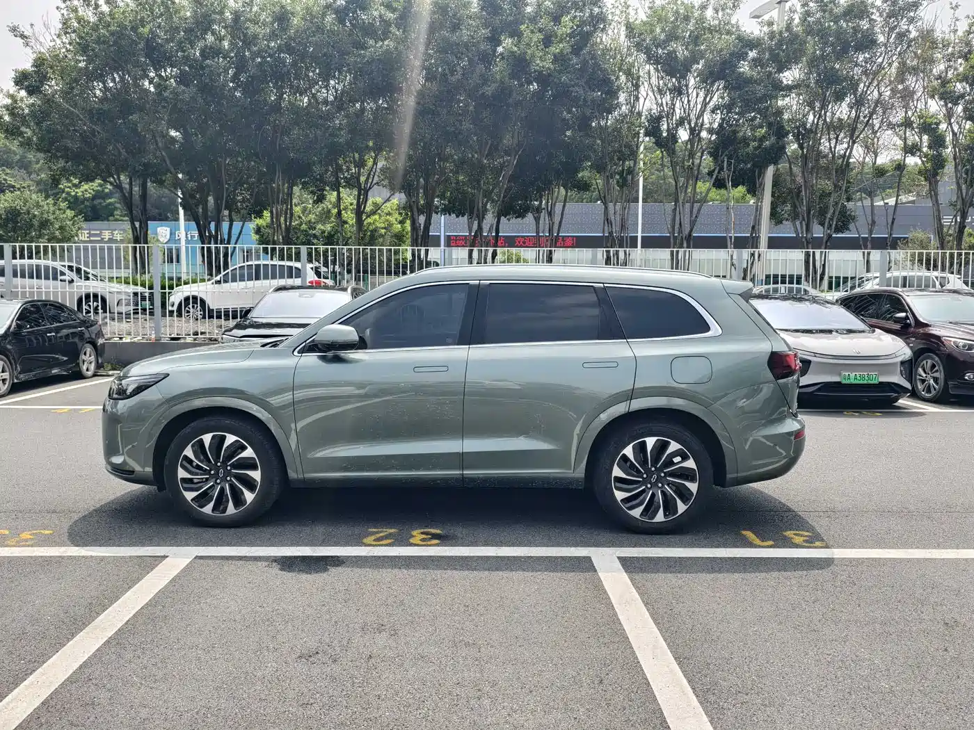 AITO Wenjie AITO M7 2024 1.5T RWD Plus 5-Seater фото 5