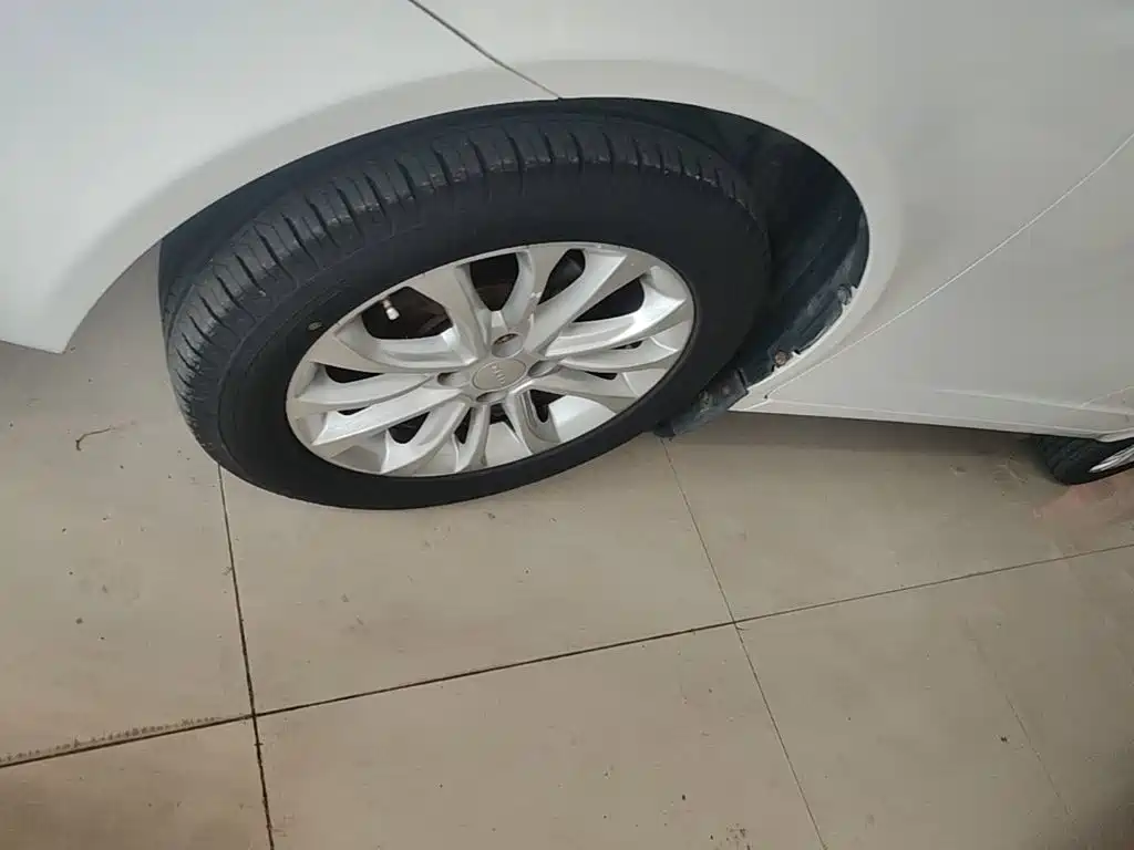 Фото 23 - Geely Vision