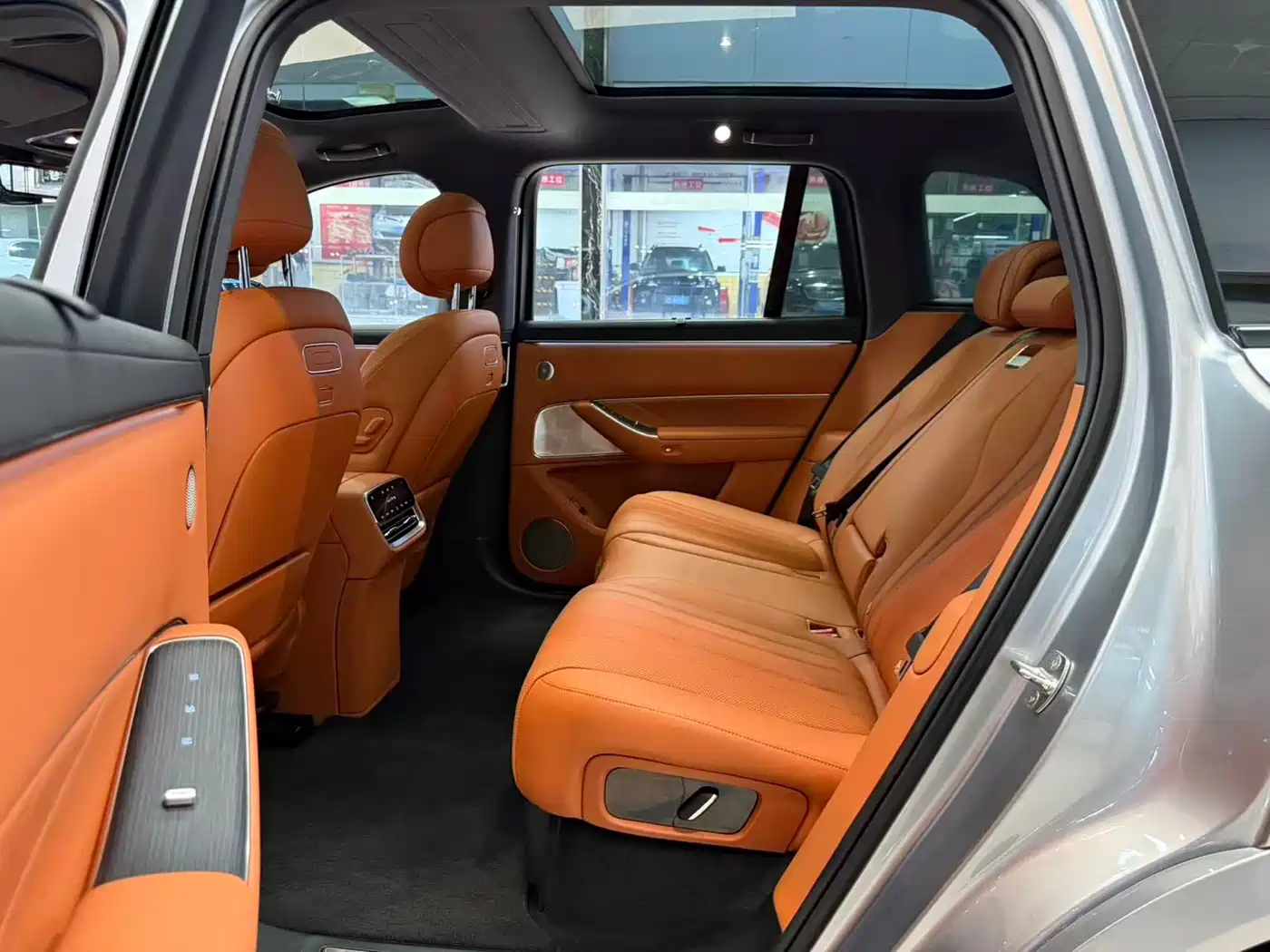 AITO Wenjie AITO M8 2025 Model Extended Range Ultra Edition 53.4kWh 5-Seater фото 8
