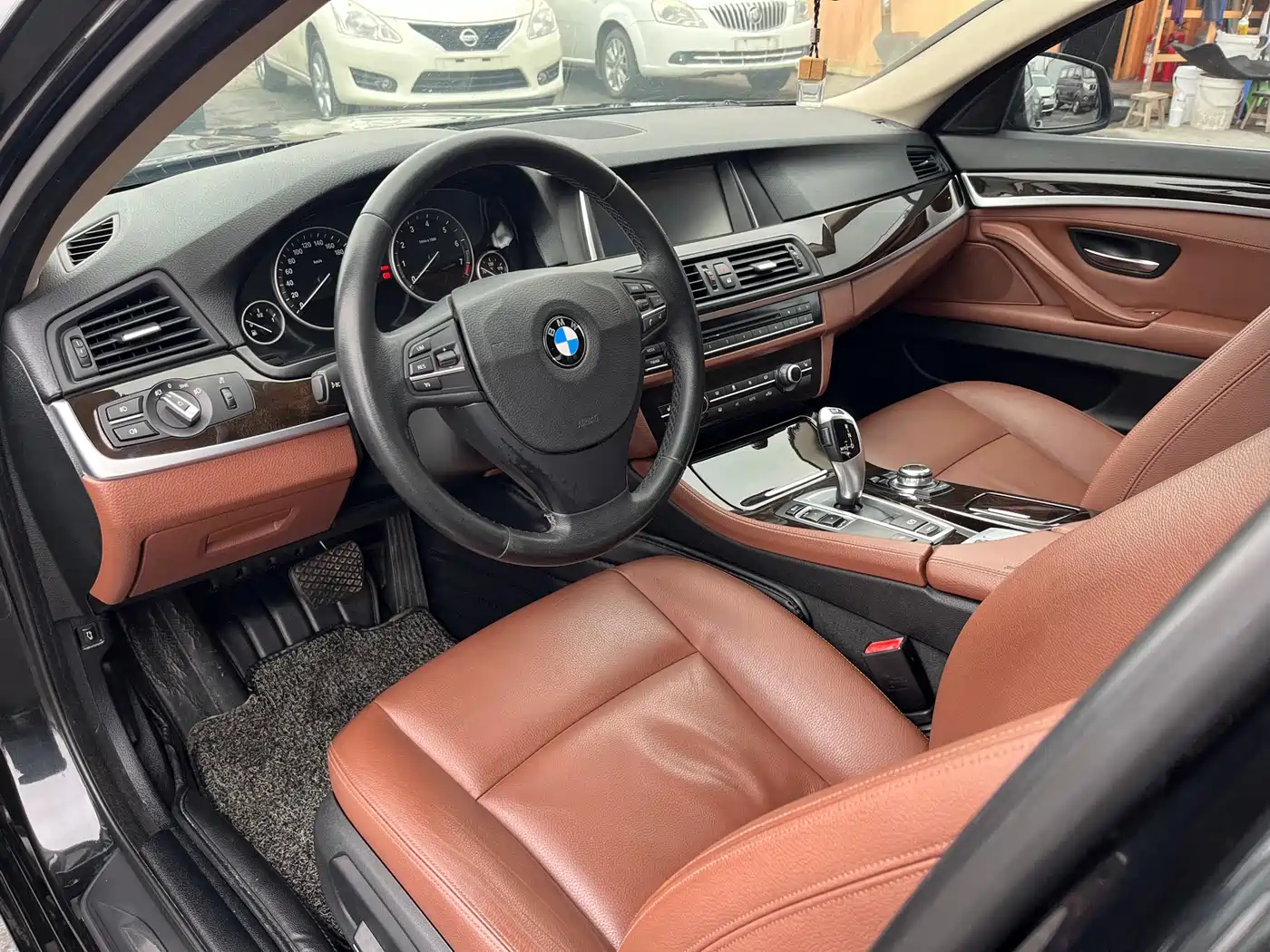 BMW 5 Series 2014 525Li Leading фото 8
