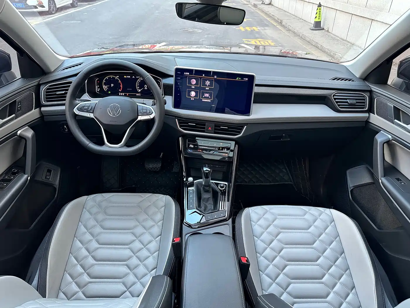 Volkswagen Tayron 2023 280TSI 2WD Luxury Plus Advanced Edition фото 16