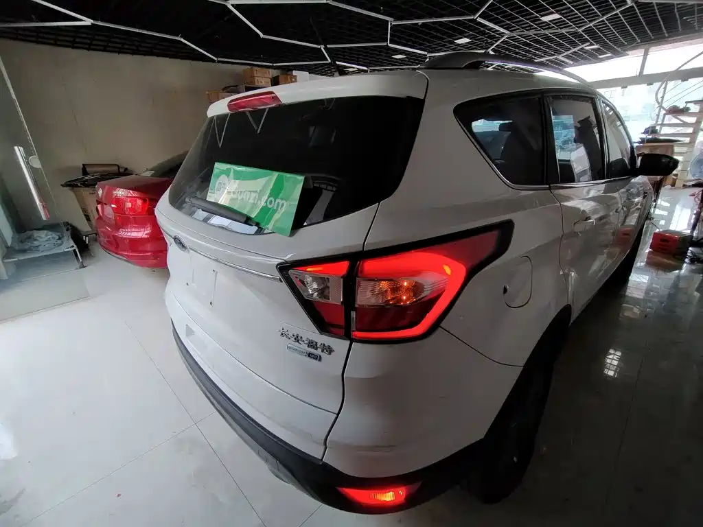 Фото 7 - Ford Kuga