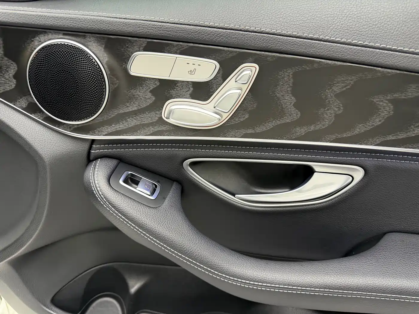 Photo 16 - Mercedes-Benz C-Class