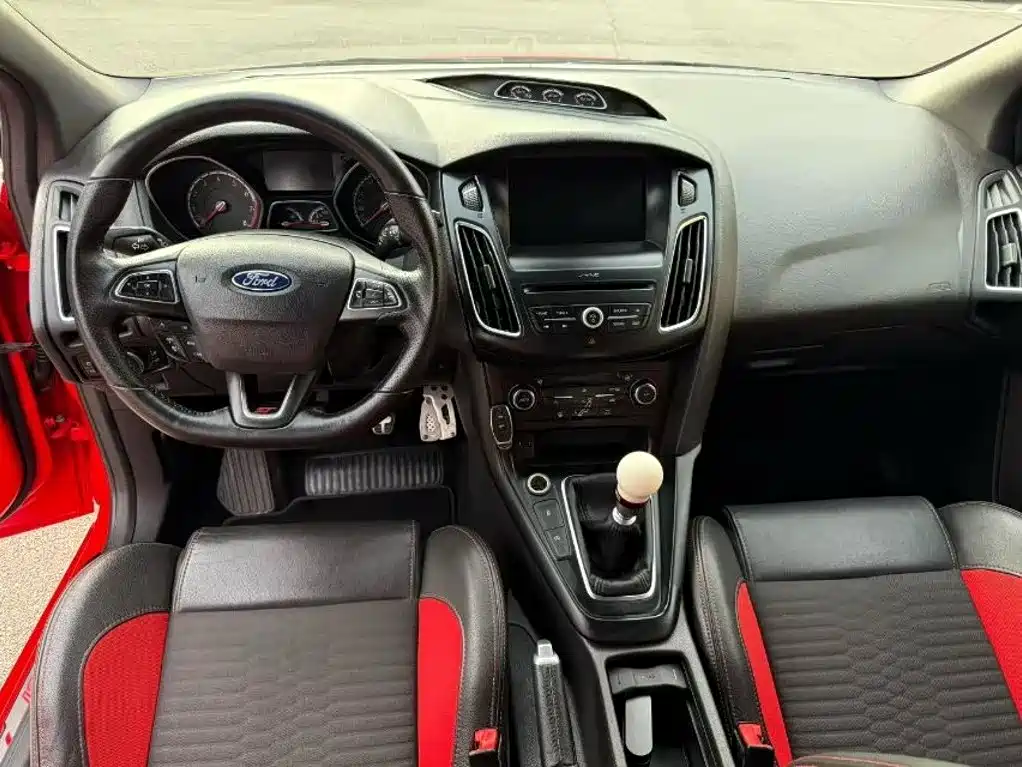 Ford Focus (Import) 2017 2015 2.0T ST Orange Edition